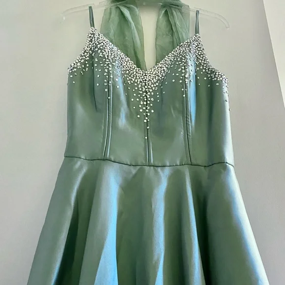 PROM DRESS - Picture 2 of 4